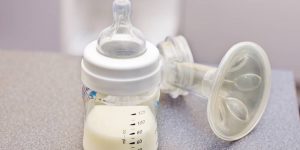 Cómo saber si su leche materna se ha echado a perder
